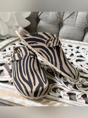 Autenti Zebra Print Clogs Shoes Women’s 8.5 NEW